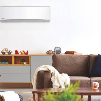Белый матовый кондиционер Panasonic Etherea KIT-Z20-XKE с инверторной технологией, для помещений площадью до 20 м², страняет бактерии, вирусы, аллергены, плесень и неприятные запахи