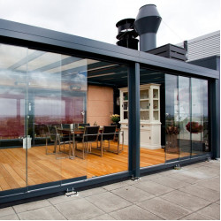 Rahmenlose Verglasung