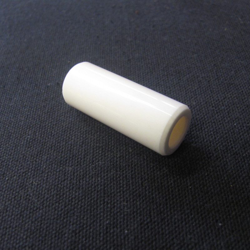 Plongeur en céramique avec finition lisse, accessoire pour auvents.