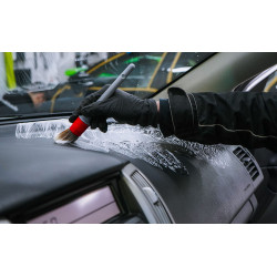 Lavado en seco de interiores de automóviles.