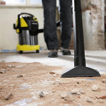 Cleaning with an industrial vacuum cleaner