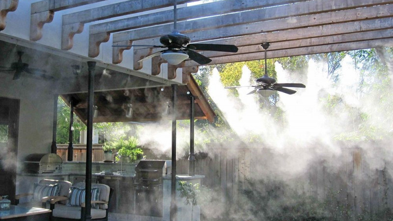 Enfriamiento de las áreas de verano y terrazas en restaurantes, cafeterías y restaurantes