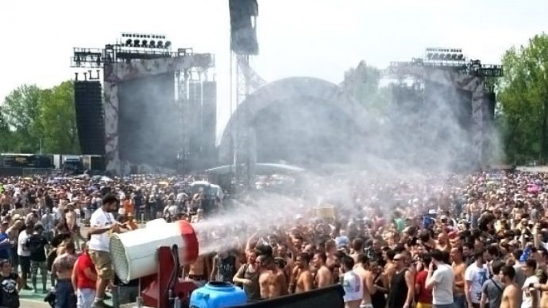 On squares, sports facilities, concert venues, public events