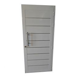 Дверь белая из алюминия, с зеркальными вставками из металла, закрытый обзор, открывается только наружу 