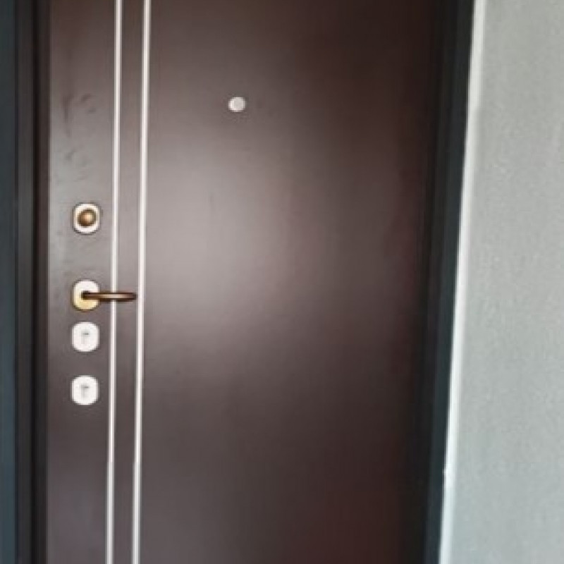 Fábrica para a produção de Estruturas de PVC / Metal-Plástico a preços de produtor Encomende Porta de alumínio de entrada marrom a preços de fábrica