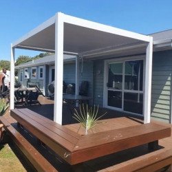 Gazebo ao ar livre e persianas de chuva e sol 4m x 4m x 2.5 m Louvre Pergola Pergola LED - autoportante motorizado (branco)