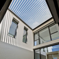 Aluminium pergola met klimatologische jaloezieën ingebouwd in het dak 3m x 4m Pergola gemotoriseerd grafiet / grijs, bioklimatisch Aluminium pergola met klimatologische jaloezieën ingebouwd in het dak 3m x 4m Pergola gemotoriseerd grafiet / grijs, bioklimatisch
