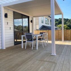 Tuinhuisje met open lucht en jaloezieën van regen en zon 4m x 4m x 2.5 m Louvre Pergola Pergola LED - vrijstaand gemotoriseerd (Wit) Tuinhuisje met open lucht en jaloezieën van regen en zon 4m x 4m x 2.5 m Louvre Pergola Pergola LED - vrijstaand gemotoriseerd (Wit)