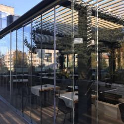 Bioklimatologische tuinhuisje met beglazing voor feesten, bruiloften, restaurants 7m x 4m x 2.5 m Pergola LED Bioklimatologische tuinhuisje met beglazing voor feesten, bruiloften, restaurants 7m x 4m x 2.5 m Pergola LED
