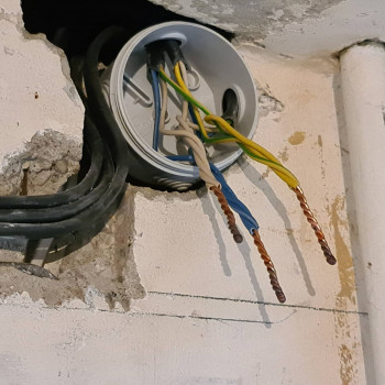Aislamiento de antiguos enchufes eléctricos, unidades Aislamiento de antiguos enchufes eléctricos, unidades