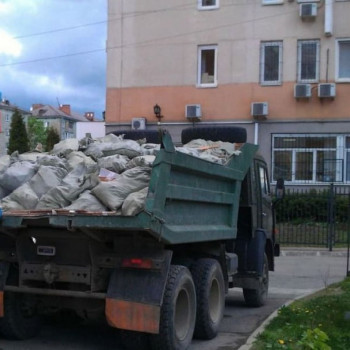 Loading garbage onto the truck, units