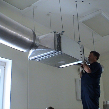 Installation of rectangular air ducts, per meter.