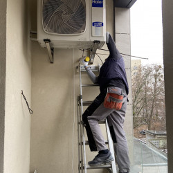 Basic installation of the air conditioner on the wall Split Pared up to 6.150 refrigerators