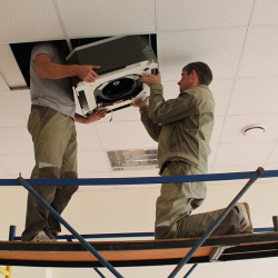 Dismantling of cassette air conditioner up to 12,000 frigorium 13.96 kW 47640 BTU/h