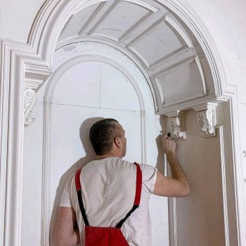 Демонтаж гипсовых фризов и лепки, м/п