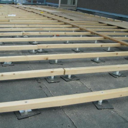  Instalación de vigas de madera, m.lineal.