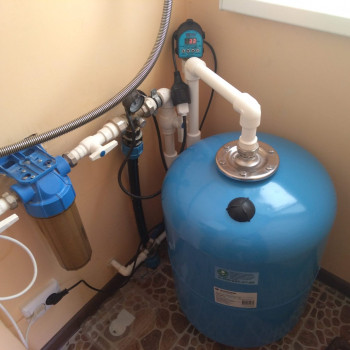 Installatie van een wateropslagtank, eenheid.
