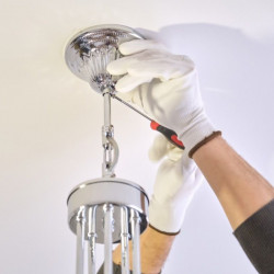 Installation of high-complexity chandeliers, unit.