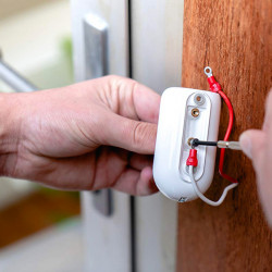 Installation of doorbell + button, unit.
