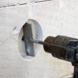 Cutting holes in gas/foam block or gypsum board, unit.