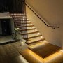 Diseño simple moderno con viga oculta, escalera de madera, escalera recta en forma de L, barandilla de vidrio, escalera flotante moderna, escalera de vidrio