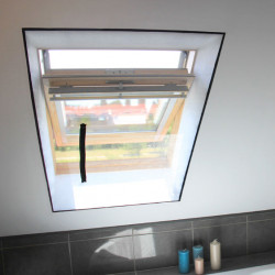 Mosquiteiro com zíper para clarabóia sem perfuração