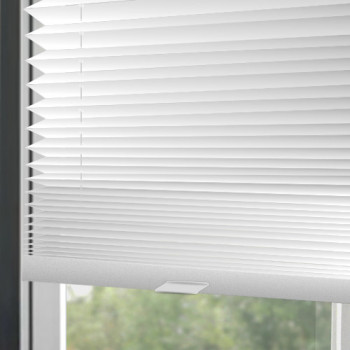 Cortinas translúcidas com vincos