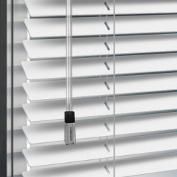 PVC blinds resistant to deformation