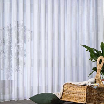 Curtains with horizontal flush, for peace of mind and tranquility in the room