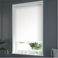 Roller blinds with opaque organic fabric