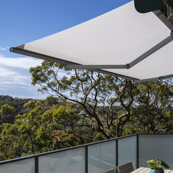  Навес SmartSun в комплекте с мотором и акриловым полотном LED 3x2 м цвета серого камня. Навес для террасы, балкона, настенные кронштейны в комплекте