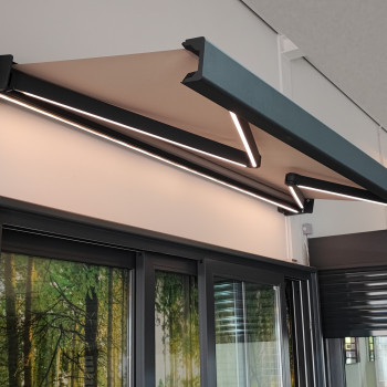 Das SmartSun-Carport ist komplett mit 3x2 m LED-Motor und Acryltuch in grauer Steinfarbe ausgestattet. Baldachin für Terrasse, Balkon, Wandhalterungen im Lieferumfang enthalten