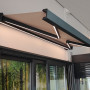  Навес SmartSun в комплекте с мотором и акриловым полотном LED 3x2 м цвета серого камня. Навес для террасы, балкона, настенные кронштейны в комплекте
