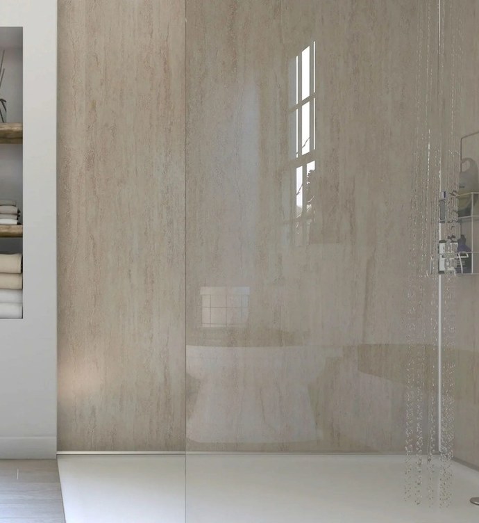 Idea de ambiente · imagen orientativa — Panel decorativo de pared SPC – Travertino Natural Mate 1220x2800mm